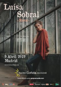Luísa Sobral en concierto - Rosa