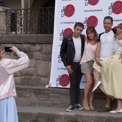 grease-sing-along-01