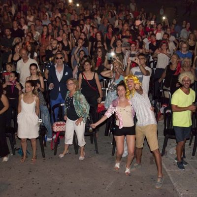 grease-sing-along-12