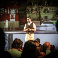 naci-en-un-bar12