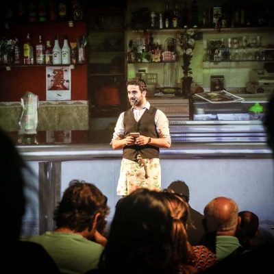 naci-en-un-bar12